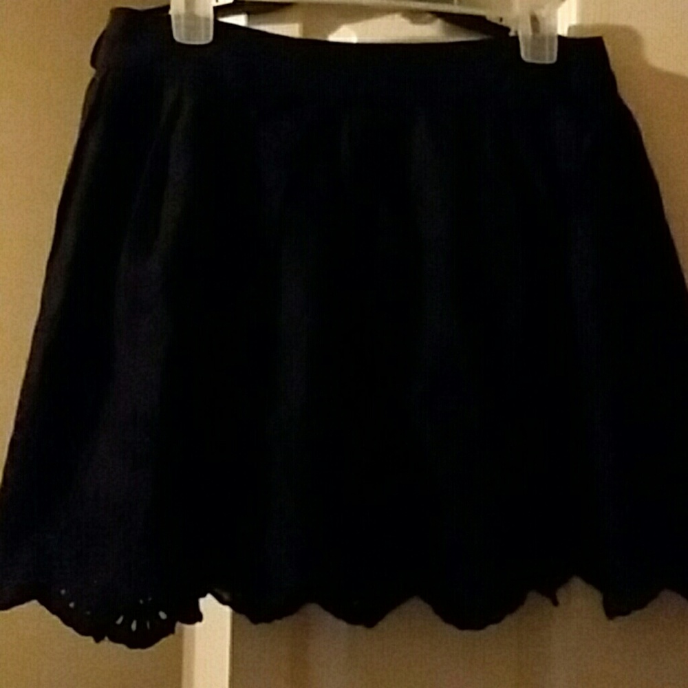 UMGEE MINI SKIRT, GORGEOUS FLORAL DETAILS AROUND B